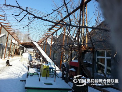 自只30K380伏變壓器，110米和40米深井各一口，14米長(zhǎng)傳送帶一部，固定式小型吊車一臺(tái)。