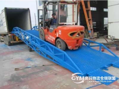 路寬10米以上，可承重200噸，20米長以內(nèi)重型車輛通過。倉庫配套有辦公平房出租，通水通電通網(wǎng)，附帶停車場，適宜辦公、生活。