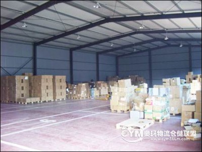 路寬10米以上，可承重200噸，20米長以內(nèi)重型車輛通過。倉庫配套有辦公平房出租，通水通電通網(wǎng)，附帶停車場，適宜辦公、生活。