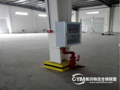 庫(kù)區(qū)緊臨襄陽(yáng)東站,周邊有內(nèi)燃機(jī)車廠,內(nèi)部食宿俱全.