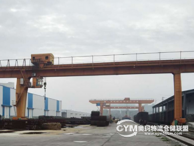 庫(kù)區(qū)緊臨襄陽(yáng)東站,周邊有內(nèi)燃機(jī)車廠,內(nèi)部食宿俱全.