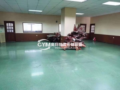 場地平坦，寬敞