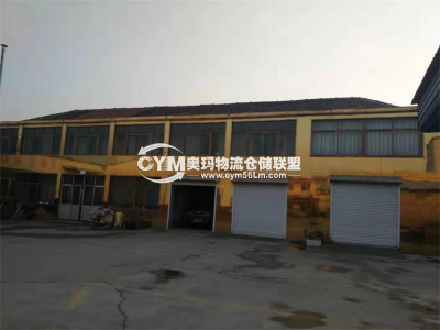 前門為辦公室，中間為倉庫，卸貨口在后門