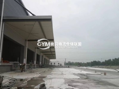 寬闊停車區(qū)，寬度35米，滿足各類車輛行駛、掉頭及停放。
